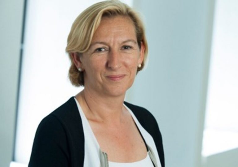 Hélène Farnaud-Defromont bloquée par Macron