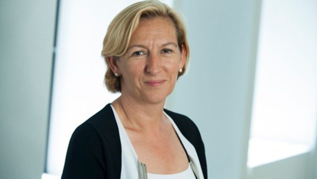 Hélène Farnaud-Defromont bloquée par Macron