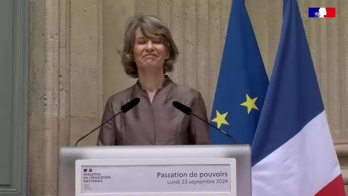 «Le navire ne changera pas de cap», a déclaré lors de la passation de pouvoir ce 23 septembre, la nouvelle ministre de l'Education nationale, Anne Genetet (élue députée des Français de la XIème circonscription).