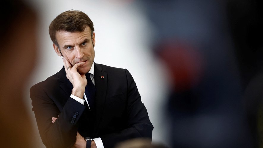 « Il faut associer toutes les forces politiques, y compris les extrêmes. Il ne faut pas leur donner le luxe d’être au balcon » – Emmanuel Macron lors du séminaire gouvernemental de la semaine dernière