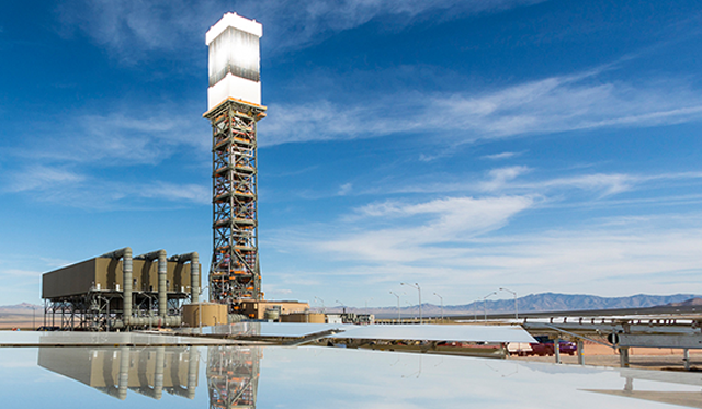 Ivanpah, Tour de concentration des rayons solaires, Centrale d’électricité solaire, USA