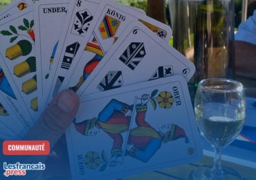 Les jeux de société et de cartes : vos alliés pour des vacances réussies