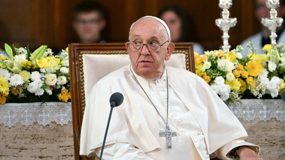 Le pape François lors d'une réunion avec des membres de la communauté catholique à la cathédrale Notre-Dame de Luxembourg, le 26 septembre 2024