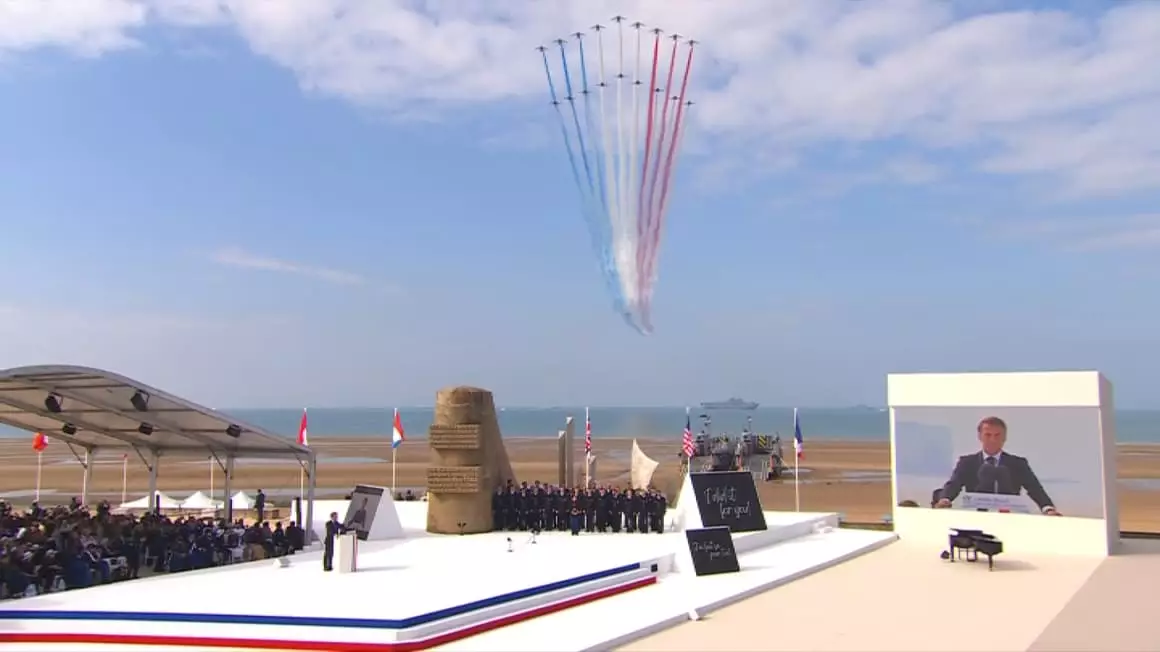 « Face à ceux qui prétendent changer les frontières par la force ou réécrire l&rsquo;histoire, soyons dignes de ceux qui débarquèrent ici », a lancé le président de la République lors de la conclusion de la cérémonie internationale dédiée au 6 juin 1944 en présence de 24 chefs d&rsquo;Etats.