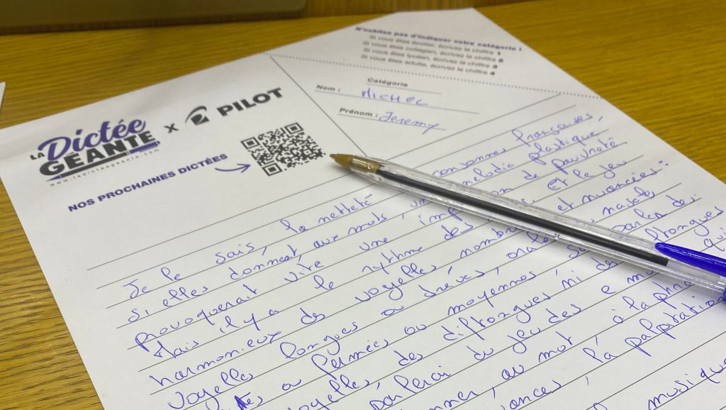 Papier, stylo, dictée ! 