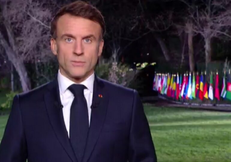 "C'est une fois par décennie que l'on commémore avec cette ampleur notre Libération. C'est une fois par siècle que l'on accueille les Jeux olympiques et paralympiques et c'est une fois par millénaire que l'on rebâtit une cathédrale" - Emmanuel Macron - Président de la République - 31 décembre 2023 évoquant les évènements majeurs de l'année qui s'ouvre.