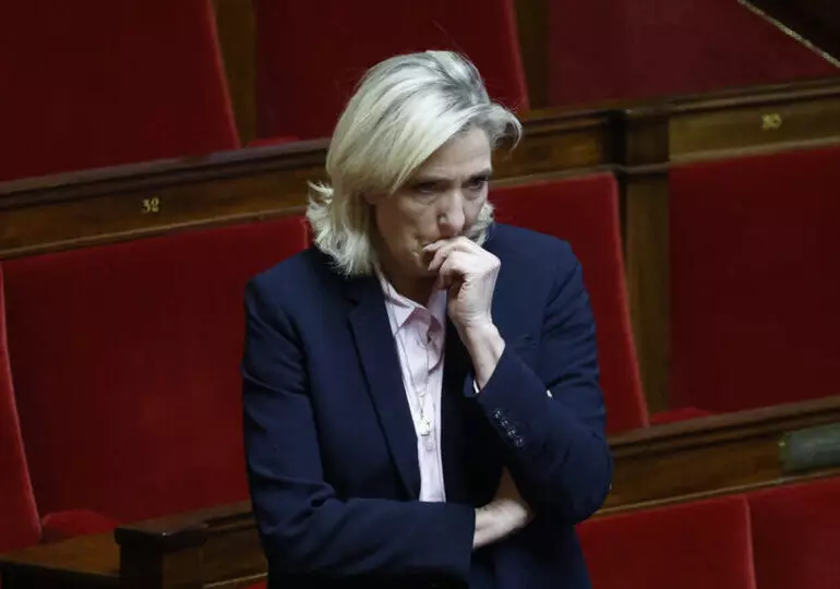 Marine Le Pen joue son avenir politique lors du procès de l’affaire des « assistants parlementaires »