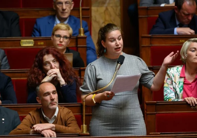 "La logique veut que tous les opposants votent la motion de censure" contre le Premier ministre. Cela permettra de clarifier qui est dans l'opposition et qui sont les supplétifs", juge Mathilde Panot, la cheffe du groupe LFI à l’Assemblée nationale ce lundi 03 février 2025.