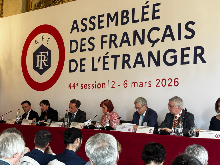 Echange des élus avec Pauline Carmona, directrice de la DFAE, au cours de la 44eme session plénière de l'AFE
