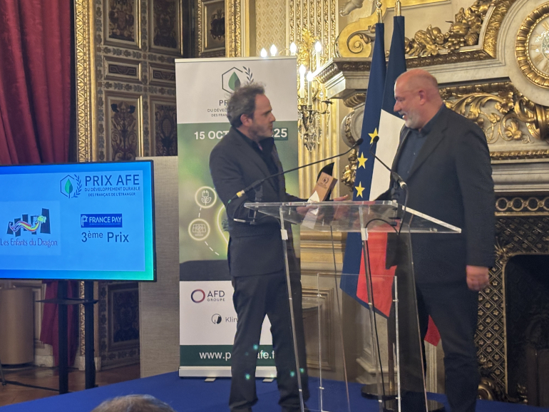 Les "Enfants du Dragon" reçoivent le troisième prix du Développement durable AFE