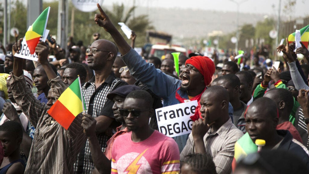 Un millier de personnes se sont rassemblées place de L'Indépendance à Bamako, le 10 janvier 2020, pour protester contre la présence des forces françaises au Mali.