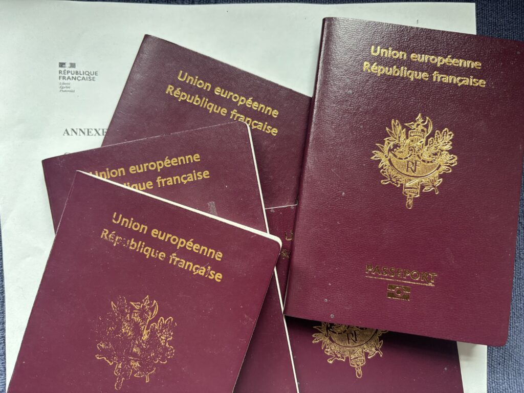 Renouveler son passeport français au consulat