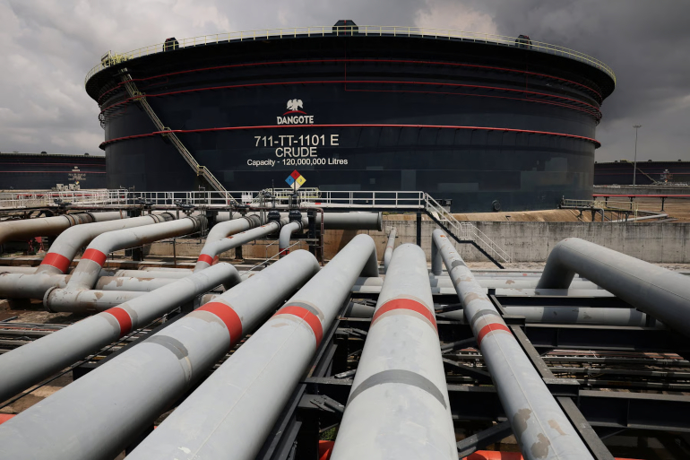 Un réservoir de pétrole brut de la raffinerie de pétrole Dangote le district d’Ibeju Lekki à Lagos, le 2 mars 2026.