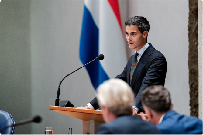 Rob Jetten (D66) s'exprimant lors du débat en plénière du Parlement néerlandais