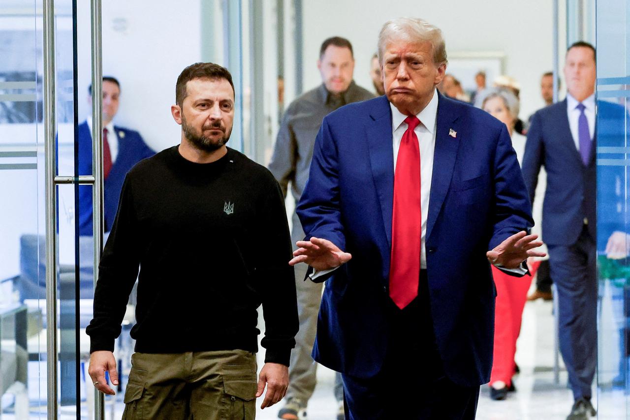 «Je veux que notre argent soit sécurisé parce que nous dépensons des centaines de milliards de dollars», a indiqué Donald Trump ce lundi dans un entretien accordé à Fox News. Alors que le 24 février prochain marquera le troisième anniversaire de l’invasion russe en Ukraine, Donald Trump a évoqué la possibilité que le pays devienne «russe un jour», répétant vouloir un accès pour les Etats-Unis à ses terres rares en échange de l&rsquo;aide américaine à Kiev.