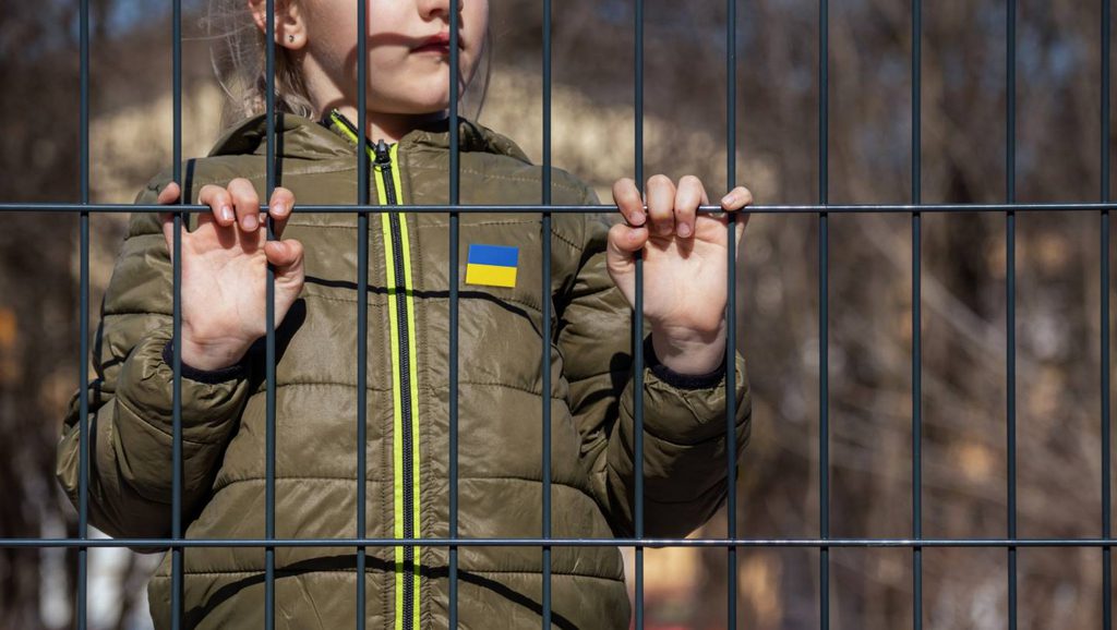 Guerre aux enfants, surtout aux filles