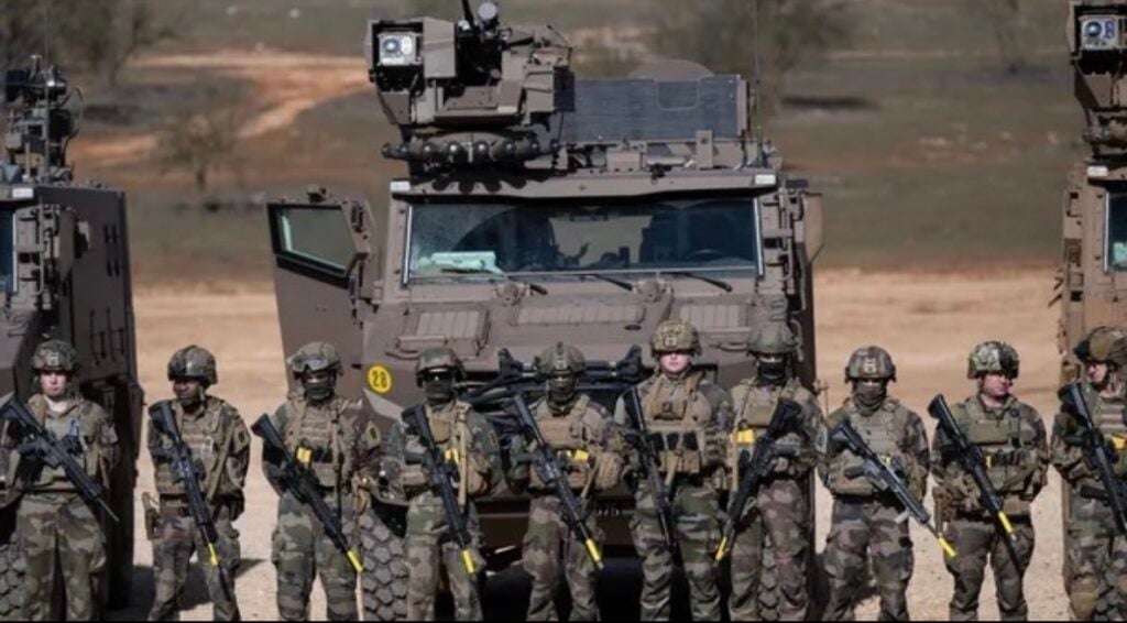 Soldats français en manœuvres