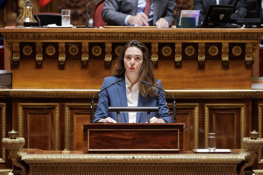 Sophie Briante Guillemont s'exprimant &agrave; la tribune du S&eacute;nat