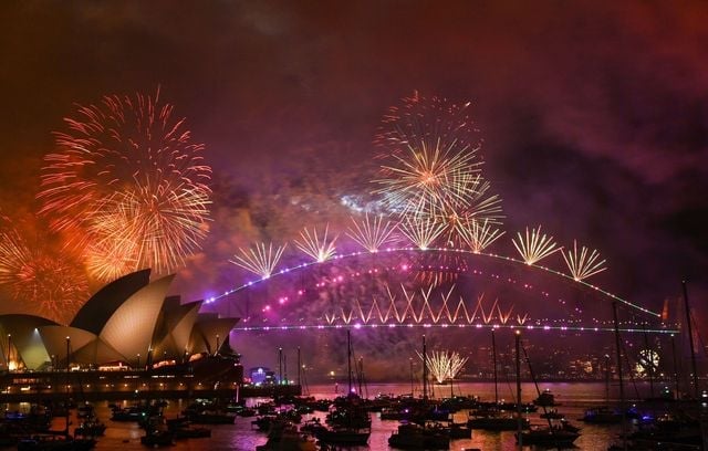 Le célèbre feu d’artifice de Sydney a illuminé la baie de la ville pour fêter le passage à 2025. - Izhar KHAN/Shutterstock / SIPA