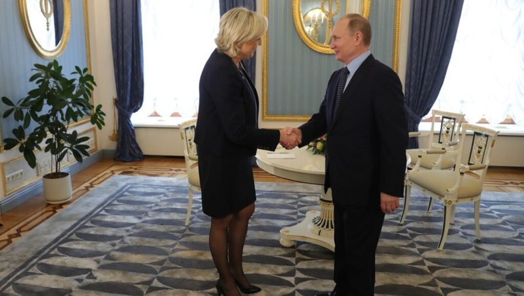 Une enquête journalistique révèle l’ingérence russe en France